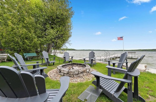 Baileys Harbor Cabin | Tiger Lily Cabin: Sunset Shores Kangaroo Lakefront