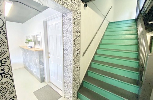Lawrence Apartment | Top Floor Indy Suite