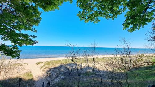Union Pier House | Towering Oaks Cottage
