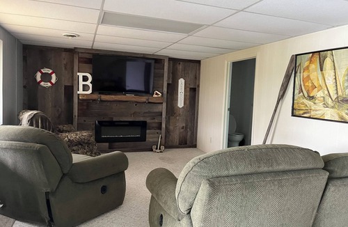 Lakeview House | Townline Lake 3-bedroom Lake Front house.BREATHTAKING view and loaded amenities.