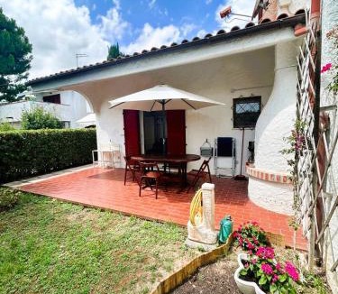 Villaggio Taunus House | Tra la luna e il mare - giardino - parcheggio privato - riviera del Conero
