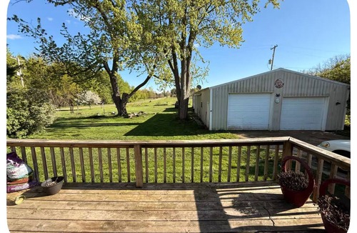Dowling House | Tranquil 3-bedroom home, with AC & office space in Dowling