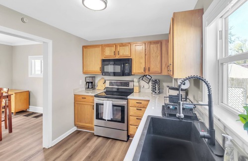Lansing House | Tranquil 3-bedroom house with WiFi in Lansing