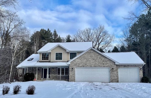 Suamico House | Tranquil Woods on Pine Lane