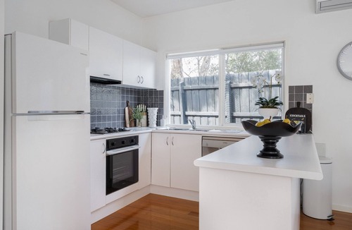 Tootgarook House | Tree Storey - 4pm check out Sundays*