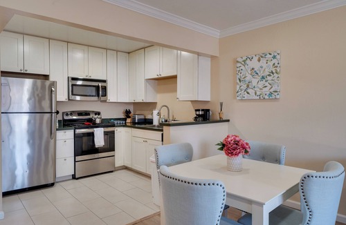 Pleasanton Condo | Tri-Valley Getaway 2 Mi to Historic Main Street!