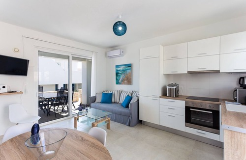 Paralia Kourna House | Triton Sea View 7 - two bedroom house close to the sandy beach