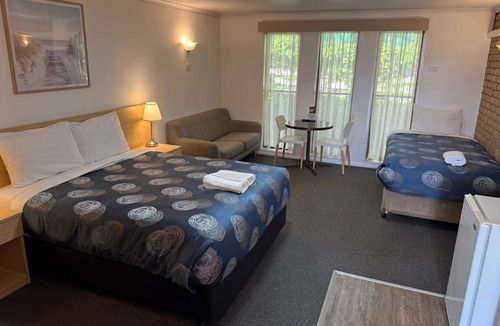 Cowes Hotel | Tropicana Motor Inn