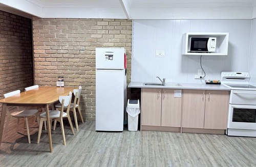 Cowes Hotel | Tropicana Motor Inn