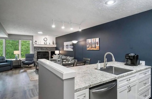 Harbor Springs House | Trout Creek Resort/Golf/Beaches/Pools/Hot tub/Sauna/Pet friendly