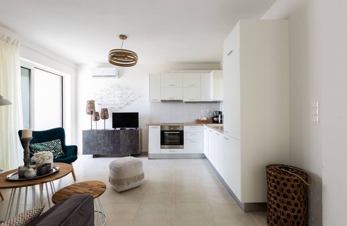 Paralia Kourna House | TSV 8, Modern 3 bedroom house close to the beach