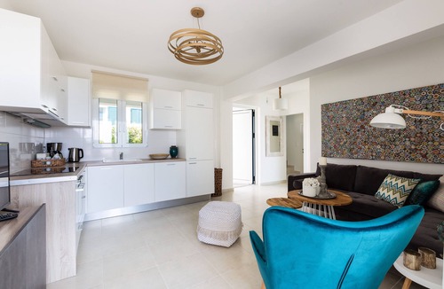 Paralia Kourna House | TSV 8, Modern 3 bedroom house close to the beach