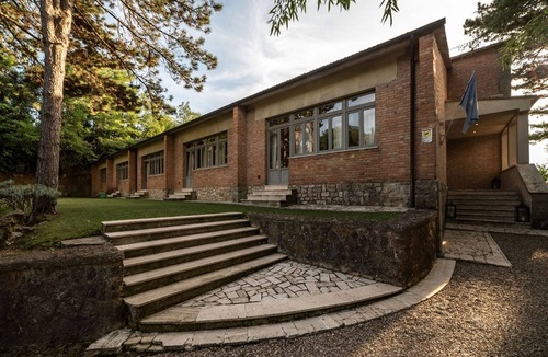San Casciano dei Bagni Villa | Tus021 - House with views over the valley, Tuscany