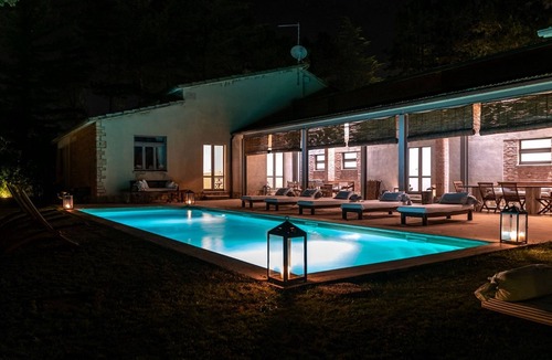 San Casciano dei Bagni Villa | Tus021 - House with views over the valley, Tuscany