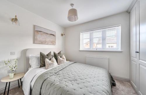 City Centre House | Two, 2-bed cottages, perfect for groups - free parking and pet friendly