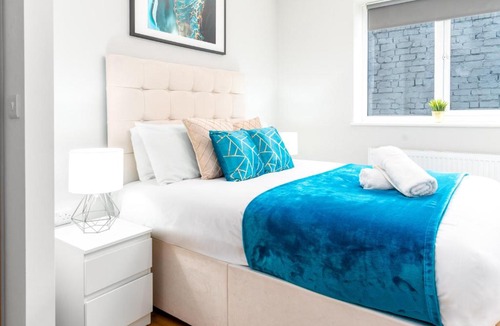 Stourbridge Apartment | Two Bedroom Apartment - Two Parking Spaces - Fast Wi-Fi 1AS