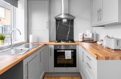 Stourbridge Apartment | Two Bedroom Apartment - Two Parking Spaces - Fast Wi-Fi 1AS