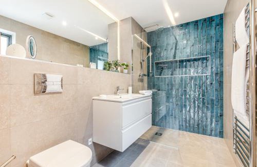 Carlyon Bay House | Two Chi An Mor