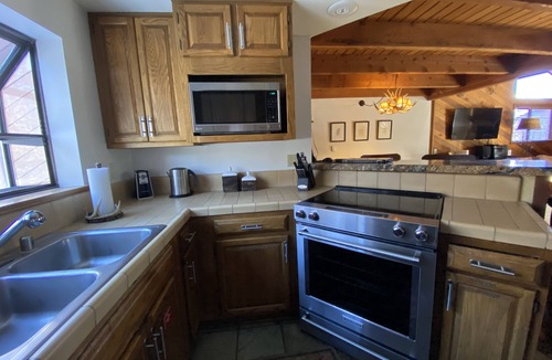 Mammoth Lakes House | Two master bedrooms! Near Eagle Lodge, ice rink, sledding, M.C. Park, and golf.