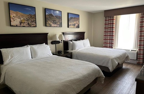 Barstow Hotel | Two Relaxed, Convenient Rooms w/Breakfast Near Restaurants + Gas Stations