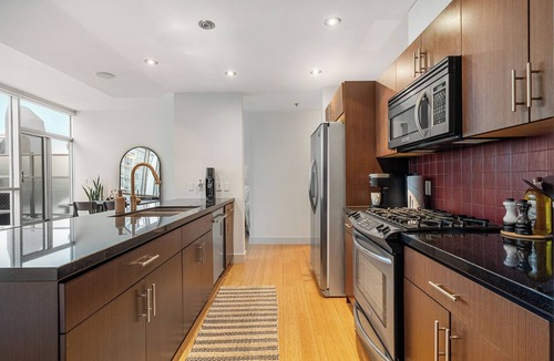 Beltline Apartment | Two Story Penthouse 2BR w AC Stampede & BMO
