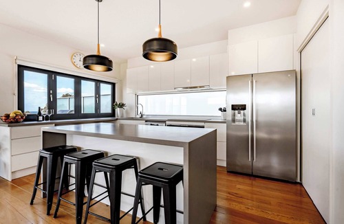 Torquay House | Ultimate Family Seaview Getaway - Pet Friendly