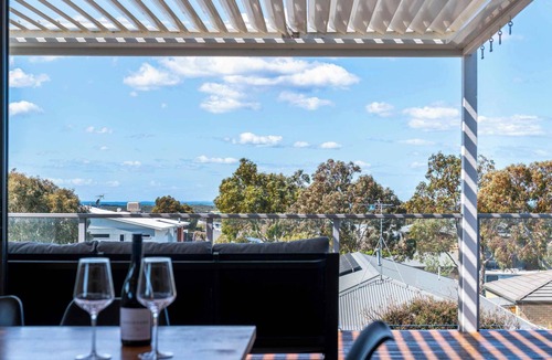 Torquay House | Ultimate Family Seaview Getaway - Pet Friendly
