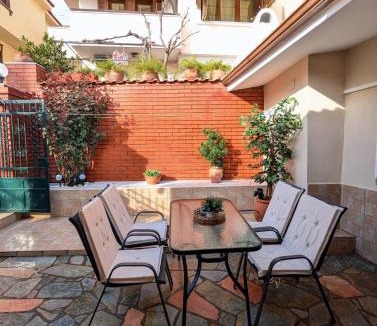 Ano Poli Apartment | Under Castle Walls cottage
