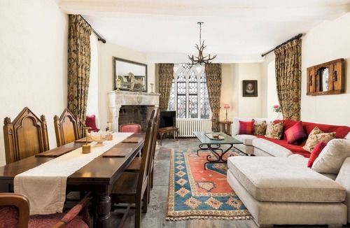 Warwick Town Centre House | Unique Castle Stay, The East Gate Tower, Warwick - Pass the Keys