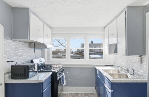 Pontiac Apartment | Unique Hidden neighborhood Jewel