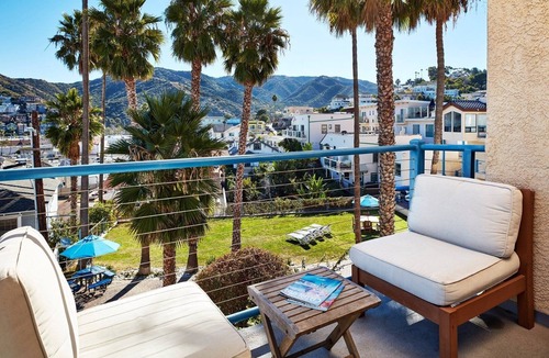 Avalon Hotel | Unwind and Relax in Charming Room Near Descanso Beach – 9 Min Walk to Shore