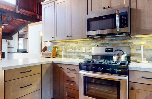 Mammoth Lakes Condo | Updated & Large, Bright Mammoth Home near The Village, Pool On-site