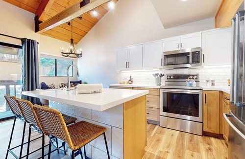 Majestic Pines Condo | Upgraded End Unit & Balcony. Near the Sierra Star Golf Course. On-site Pool!