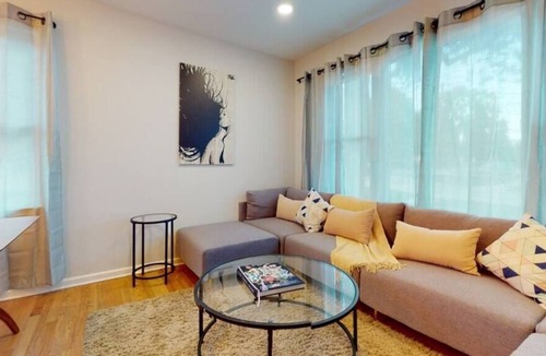 Drayton Plains House | Uptown Deco in Royal Oak/B · Uptown Deco in Royal Oak/Birmingham