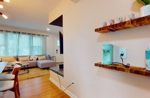 Drayton Plains House | Uptown Deco in Royal Oak/B · Uptown Deco in Royal Oak/Birmingham