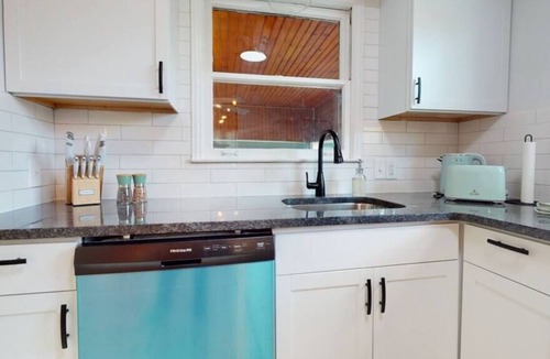 Drayton Plains House | Uptown Deco in Royal Oak/B · Uptown Deco in Royal Oak/Birmingham