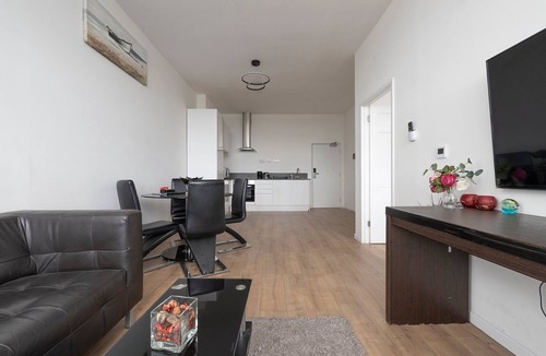 Smethwick Apartment | Urban Chic Stay in West Midlands