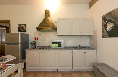 Cecina Apartment | Vacation Apartment 'Podere Nuti - 1 "La Regola" with Shared Pool, Terrace, and Wi-Fi