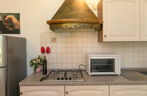 Cecina Apartment | Vacation Apartment 'Podere Nuti - 1 "La Regola" with Shared Pool, Terrace, and Wi-Fi