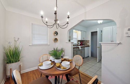 Toledo House | Vibrant & Colorful home w/2brs + Private office!