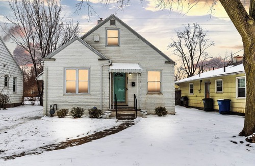 Toledo House | Vibrant & Colorful home w/2brs + Private office!