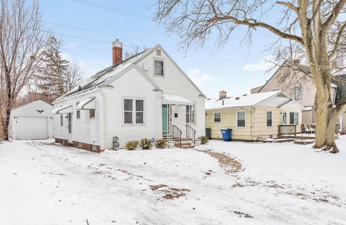 Toledo House | Vibrant & Colorful home w/2brs + Private office!