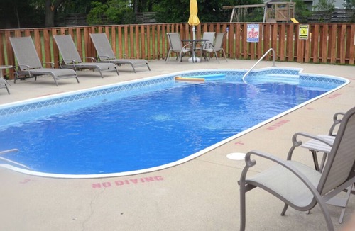 South Haven Cottage | Victoria Resort Cottage D, #1 Rate on Google & Trip Advisor
