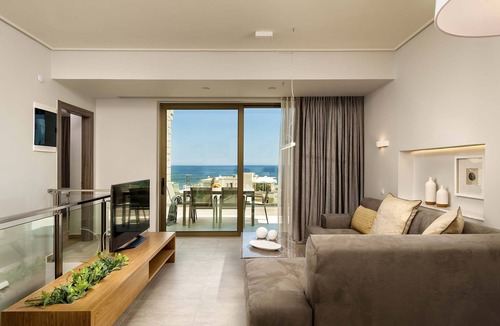 Kato Galatas Villa | Villa Aiolos I Luxury close to the Sea!