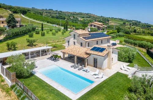 Monterubbiano Villa | Villa Amore di Ada - Modern Design Villa - AirCo, Private Pool & Near The Beach