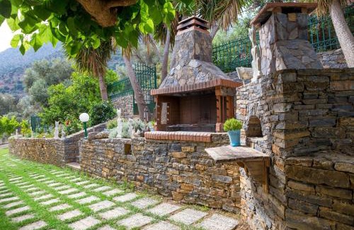 Vlichada Villa | Villa Apelia - Family Holidays Deals