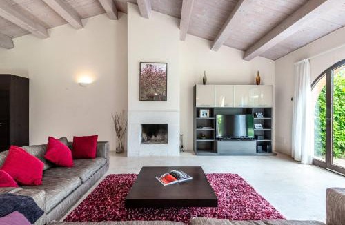 Trequanda Villa | Villa Aquila-Cignella Resort Acommodation Tuscany