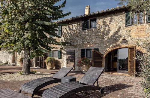 Montegonzi Villa | Villa Bellavista, surrounded by hills