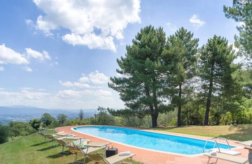 Montegonzi Villa | Villa Bellavista, surrounded by hills
