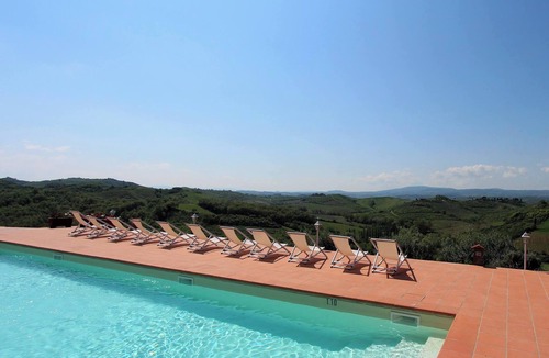 Certaldo Villa | VILLA BELSOLE -in Chianti in Tuscany, with heated pool and car charging.